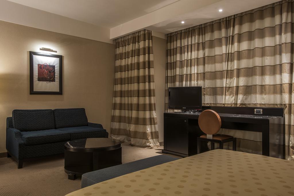 Ergife Palace Hotel โรม ภายนอก รูปภาพ