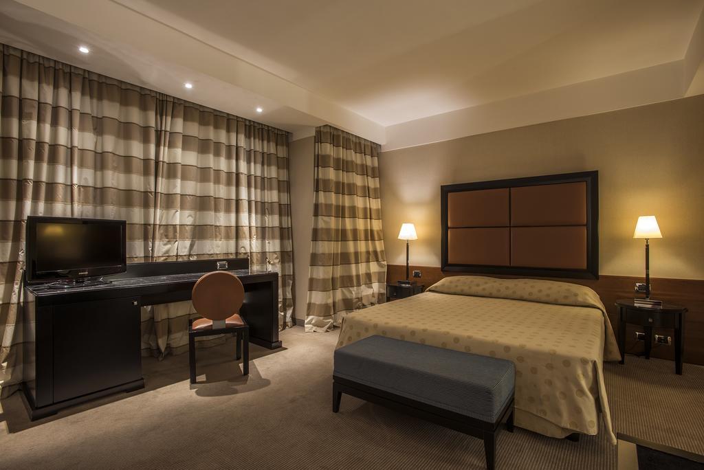 Ergife Palace Hotel โรม ภายนอก รูปภาพ