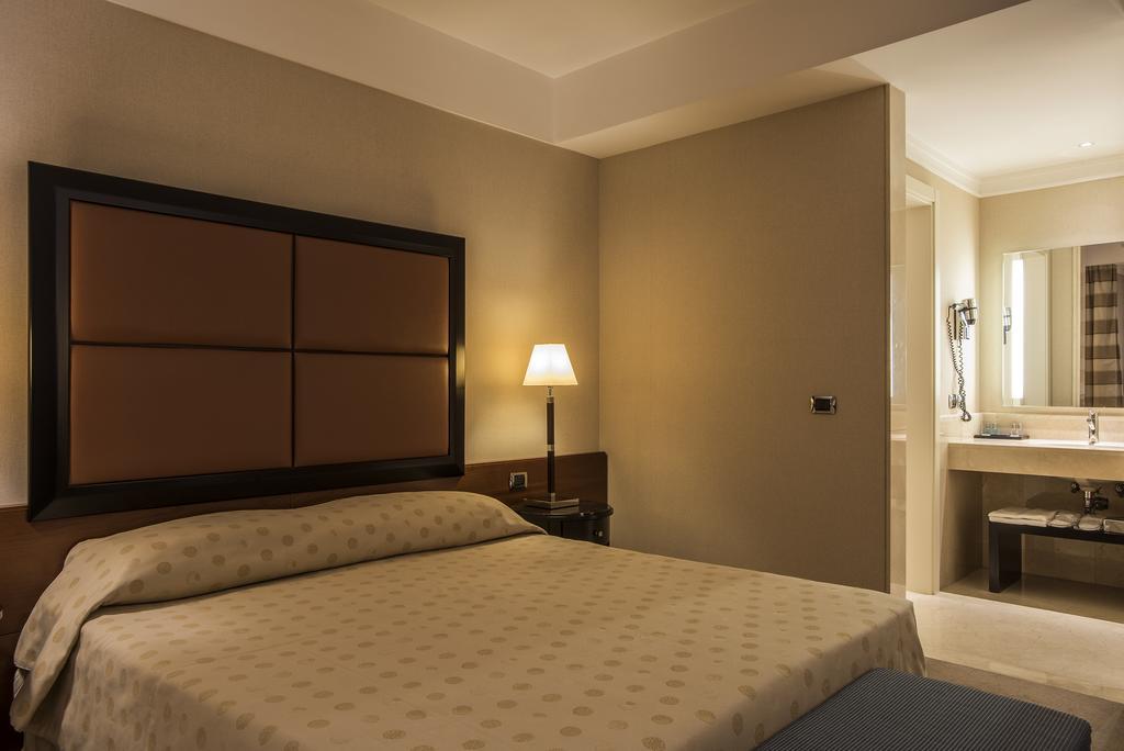 Ergife Palace Hotel โรม ภายนอก รูปภาพ